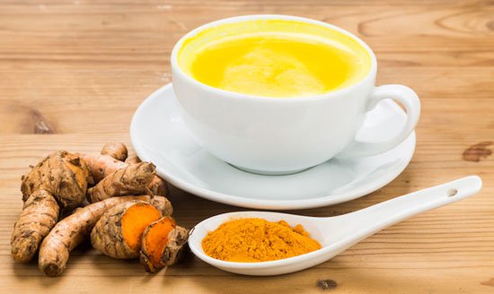 薑黃和牛奶
