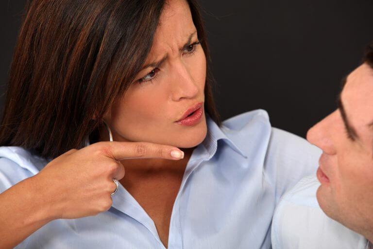 責備伴侶