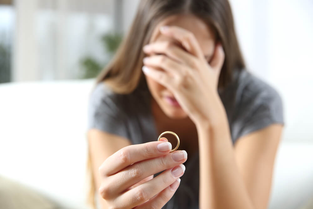 被伴侶遺棄的女人