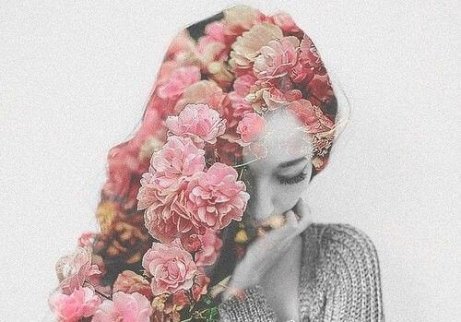 頭上有花的女人