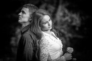 為何妳的前男友還要和妳當朋友?