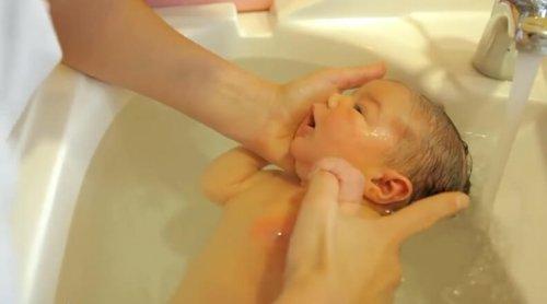 如何幫新生兒洗澡