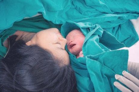母親和新生兒