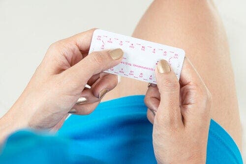 女性服用避孕藥