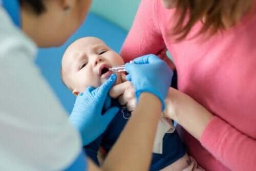 嬰兒小兒麻痺疫苗